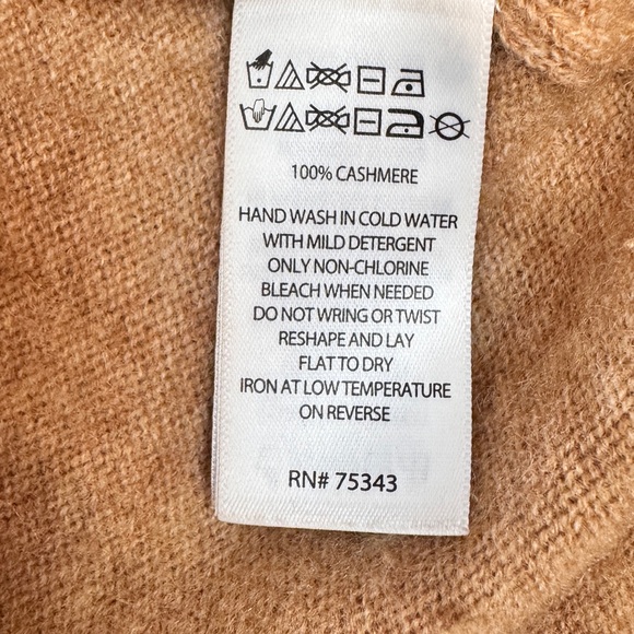 Halston Cashmere Sweater - Picture 6 of 6